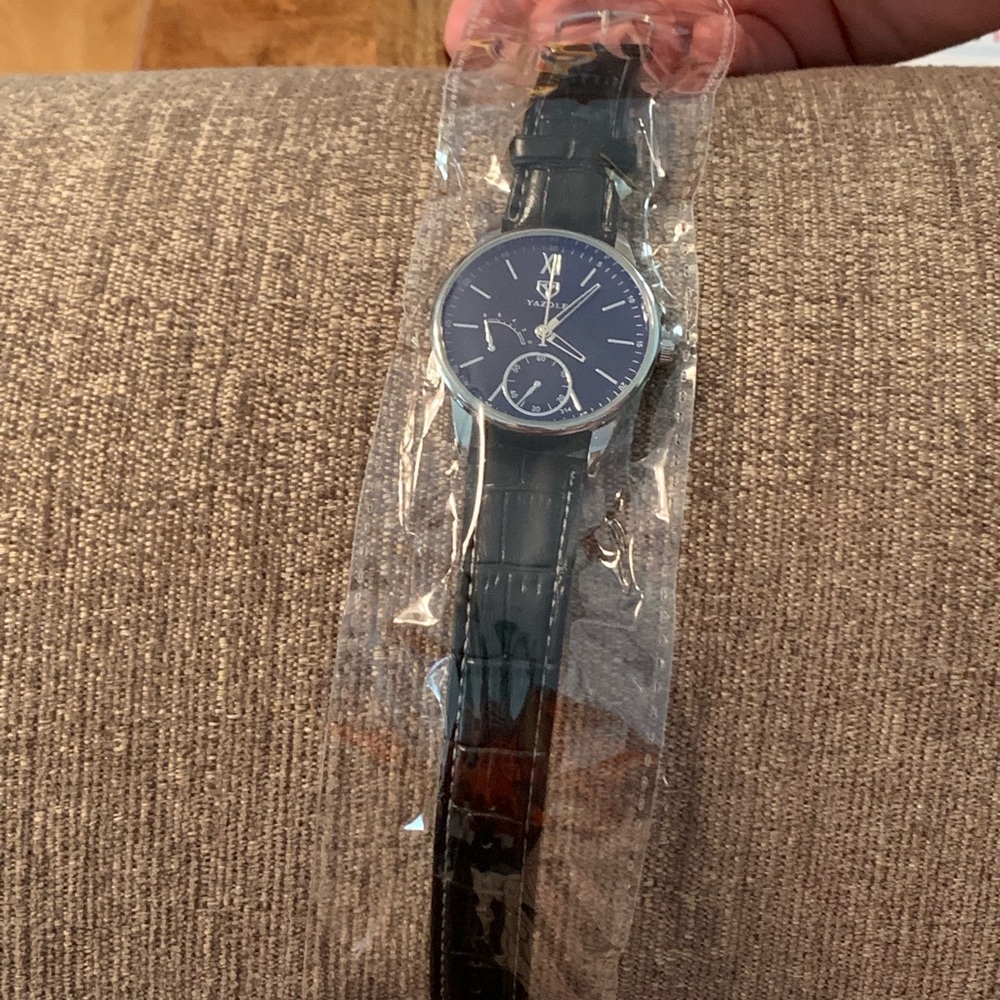 Watch - Picture 3 of 3